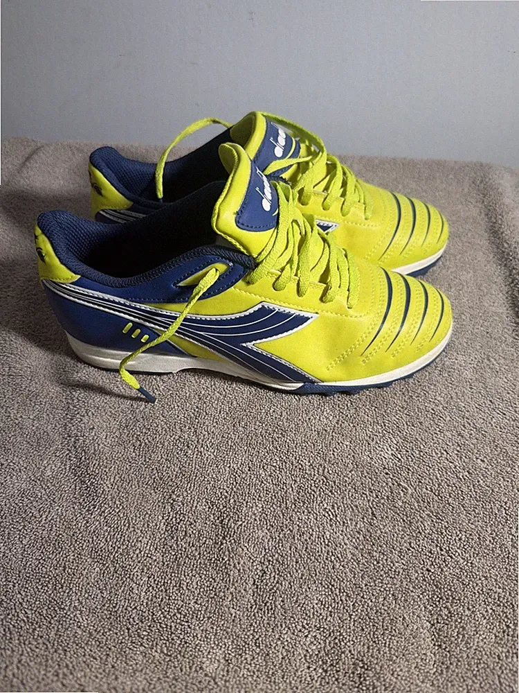 Children's Diadora Capitano Lime Green/Dark Royal Size 6Soccer Cleats