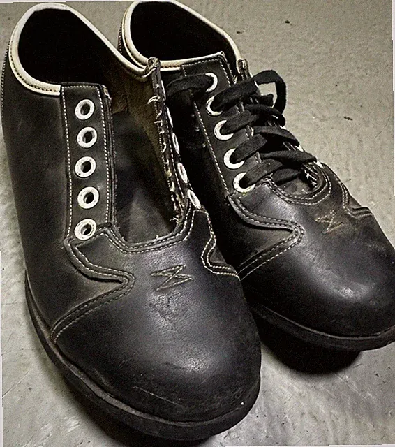 Children's Size 3 Vintage Cleats- Made in Taiwan