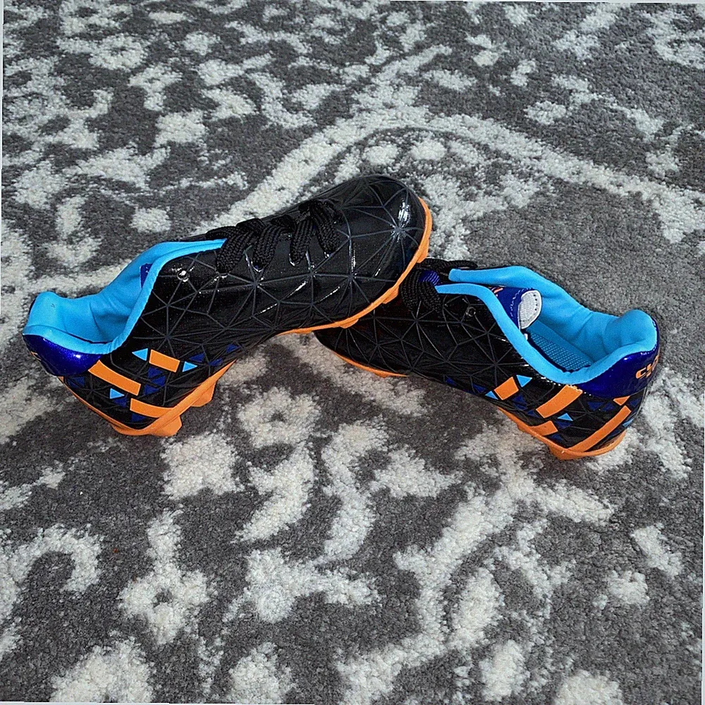 Classic Sport Toddler Soccer Cleats Size 7! EUR Size: 23.5 Brand New!