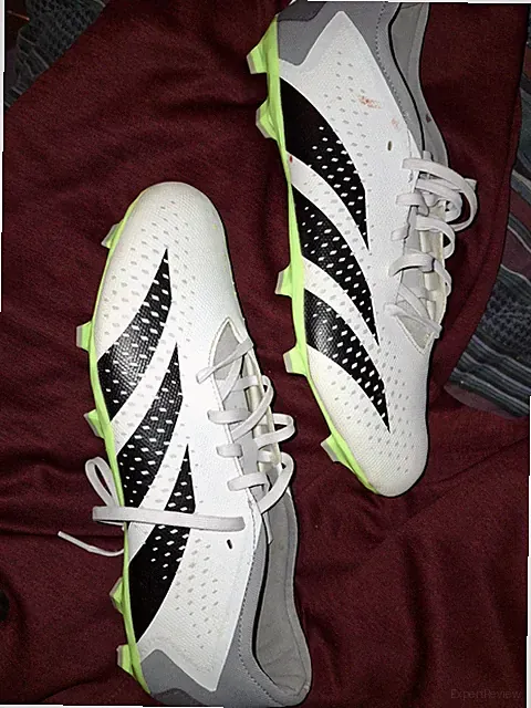 cleats soccer Adidas size 11. 5