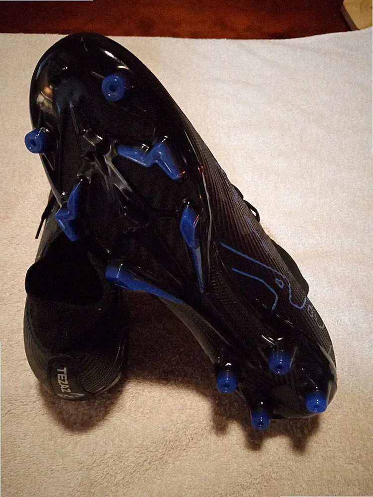 Cleats Soccer New adult sz 8 Tezaz black & blue