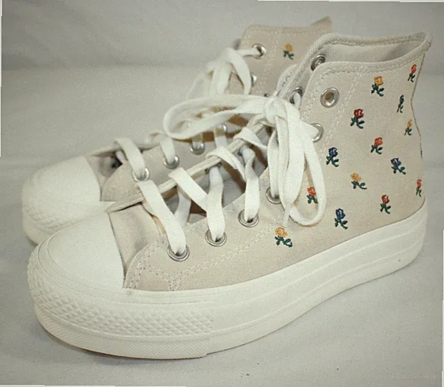 Converse CTAS Shoes Women's 6.5 Lift Platform Hi Top Suede Embroidered Roses