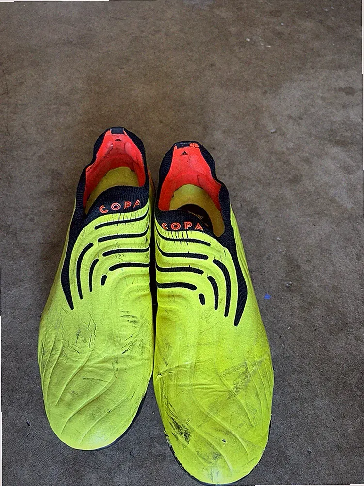Cops Sense Laceless Soccer Cleats Size 7 Yellow Black