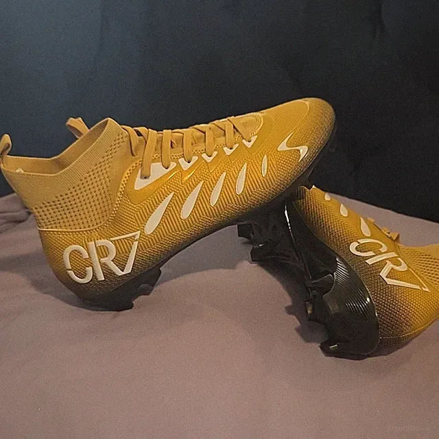 CR7 Gold Soccer Cleats /Size 10 /Men's Athletic Sport Soccer Shoes Design.