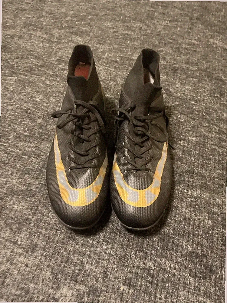 Daoquan High-Top Turf Soccer Cleats