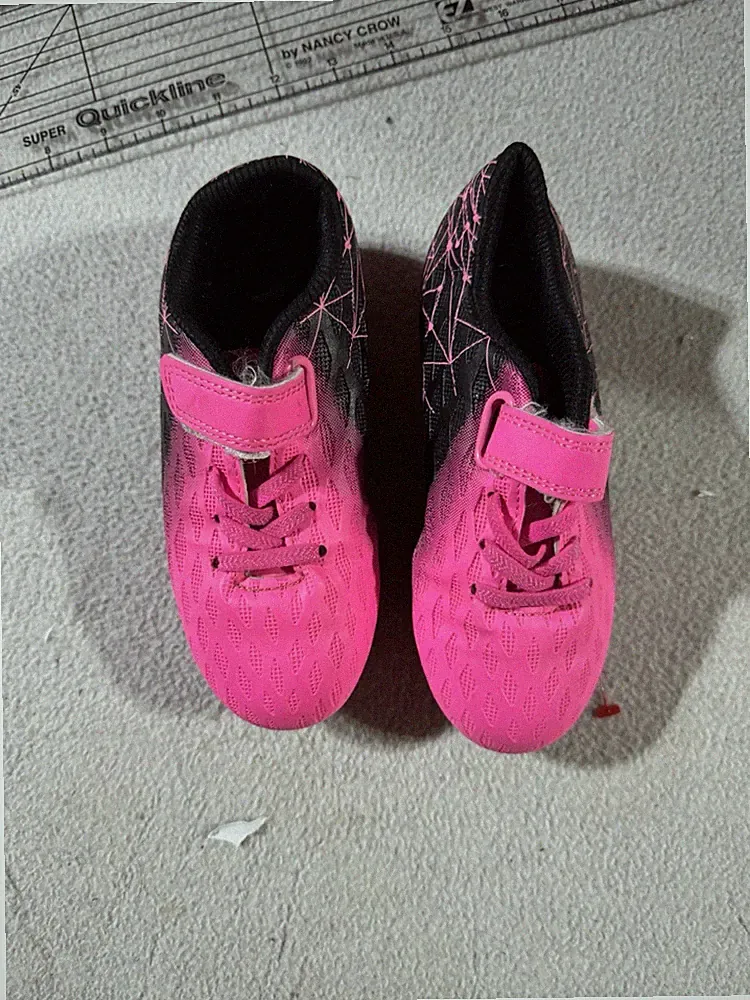 Deja Tu Huella Hot Pink Black Hook and Loop Soccer Cleats Girls Size 11.5 Kids