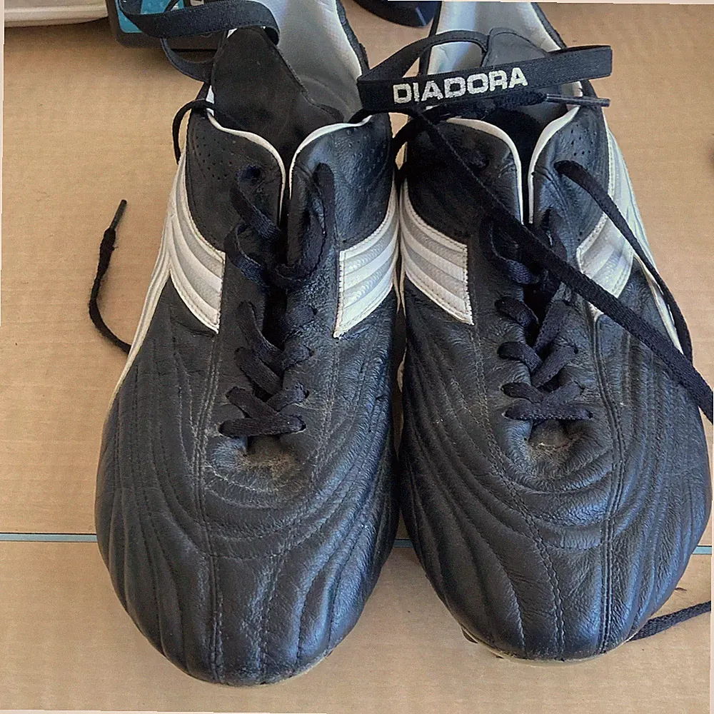 Diadora Black/White Leather Soccer Cleats Men’s Low Top Lace Up size 11.5