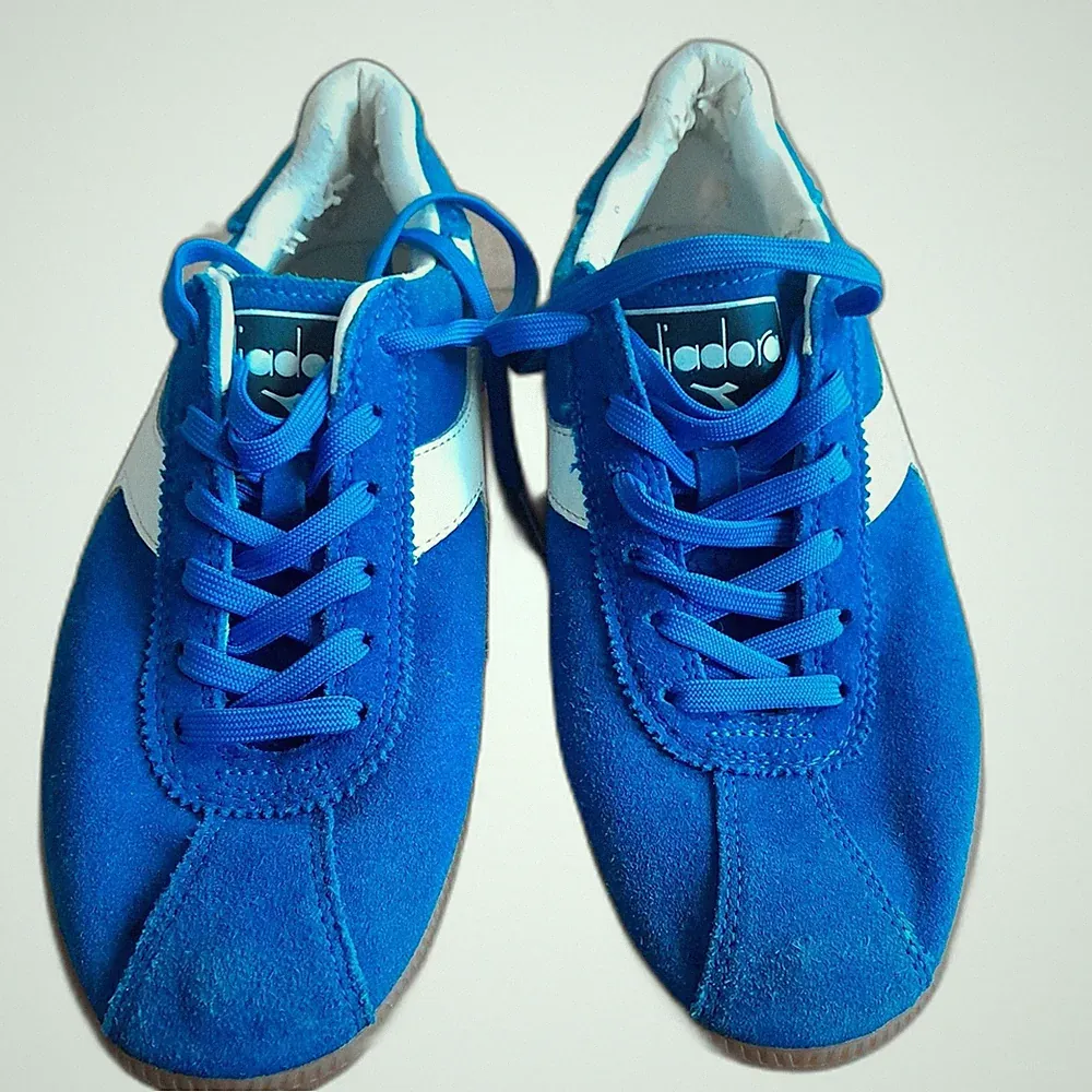 Diadora Blue Men’s Soccer Turf Shoes Synthetic Upper Rubber Outsole Size 8