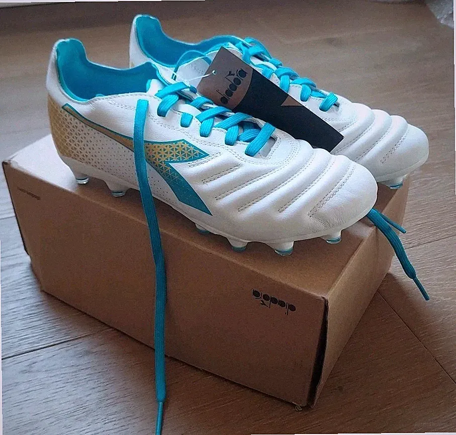 diadora soccer cleats women