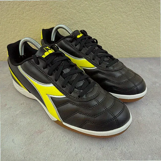 Diadora Capitano ID Indoor Soccer Shoes Black/Yellow Men’s Size 9.5 Low Top Lace