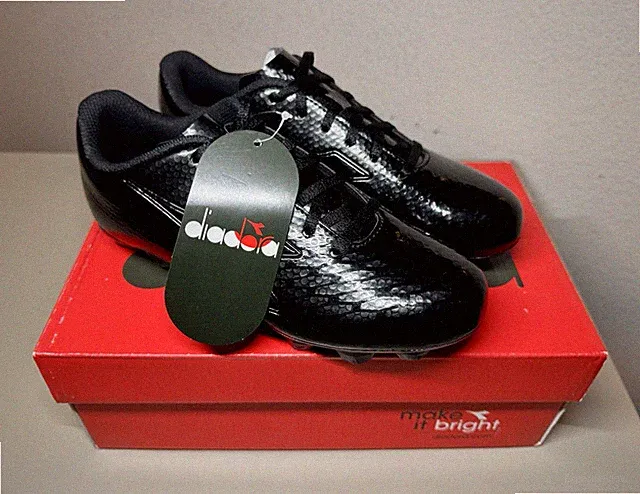 Diadora Cattura LPU JR Soccer Cleats Size 5 Black/Black