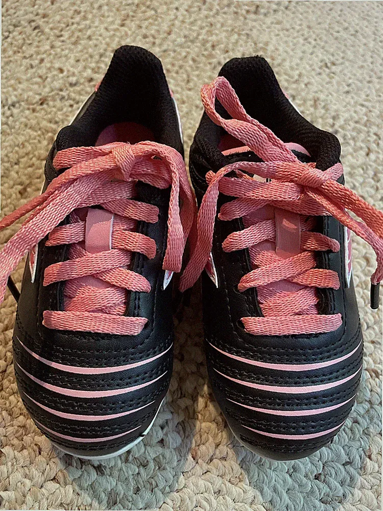 Diadora Cattura Youth Soccer Cleats Black/Pink/White Cleats Size K8.5