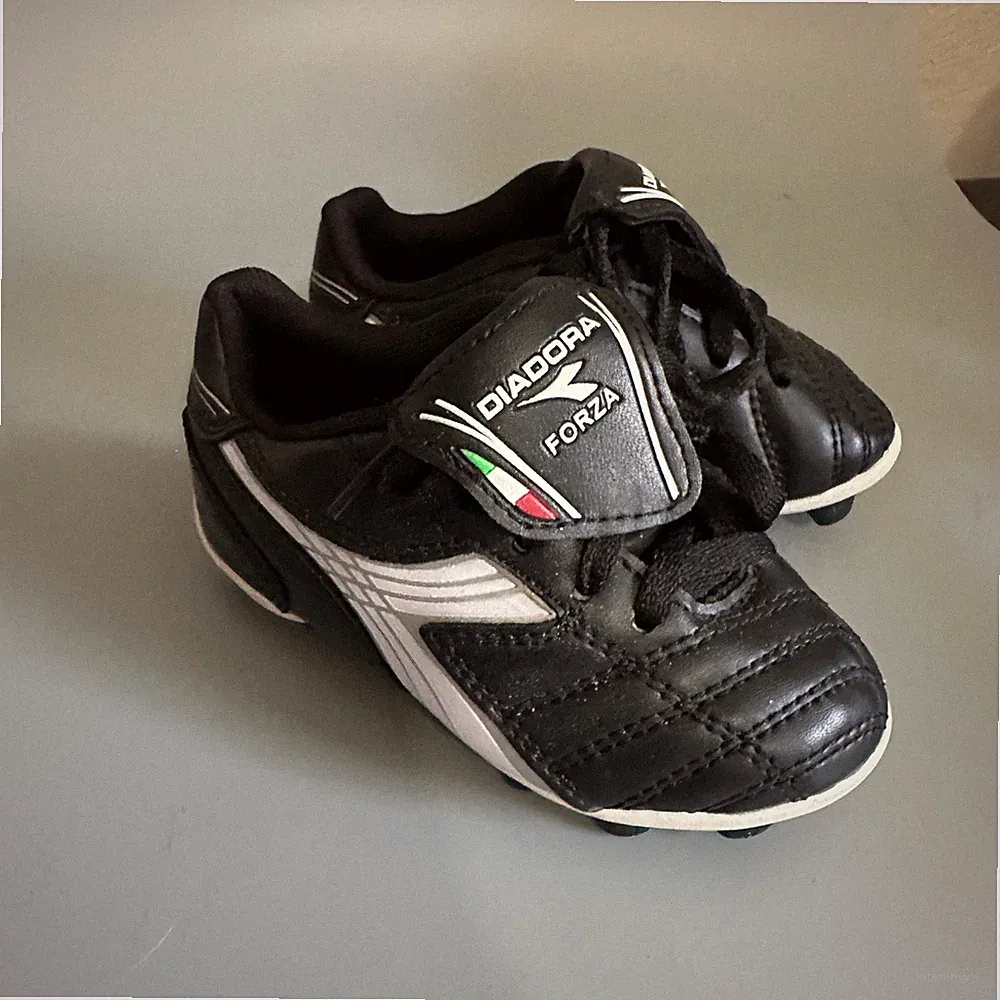 Diadora Forza Toddler Soccer Cleats Black White Athletic Field Shoes Size 8T