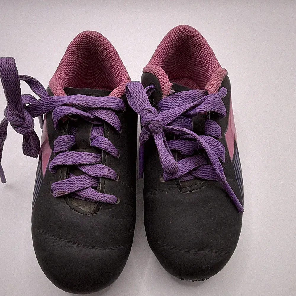 Diadora Girls' Lace-Up Soccer Cleats Black US Size 8 Youth Athletic Shoes