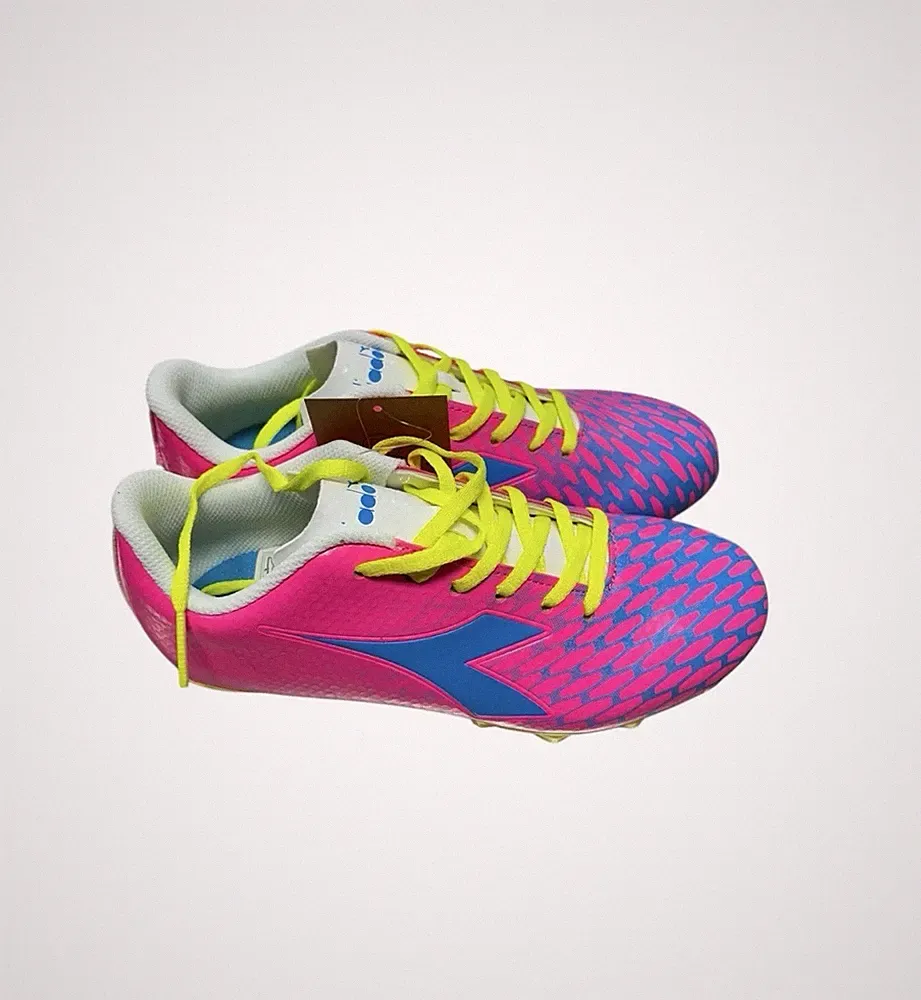 diadora Kids soccer cleats /pink Cyan Blue Size 4