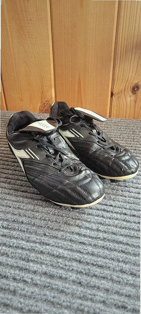 Diadora Leather Soccer Cleats Women's Size 7.5 Black
