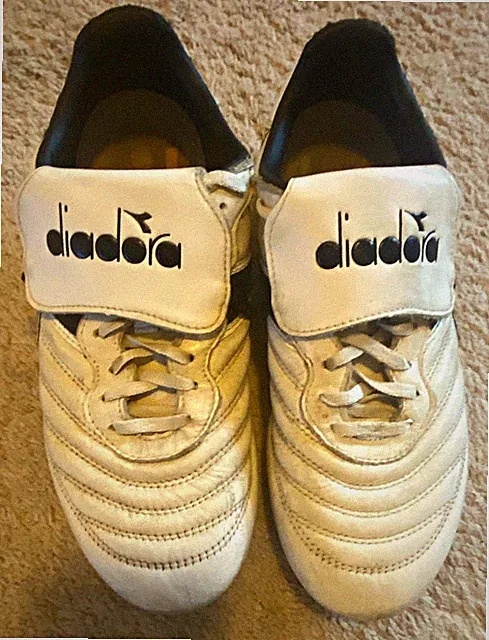 Diadora Men’s White/Black Soccer Cleats Lace-Up Low Top Plastic 101.180058 US 7