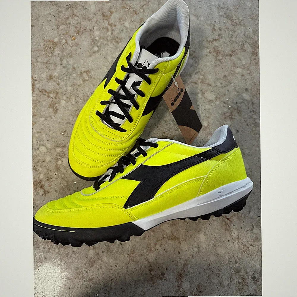 Diadora Mens Turf Soccer Cleats Neon Yellow Black 101.179497/C0001 Size 11.5