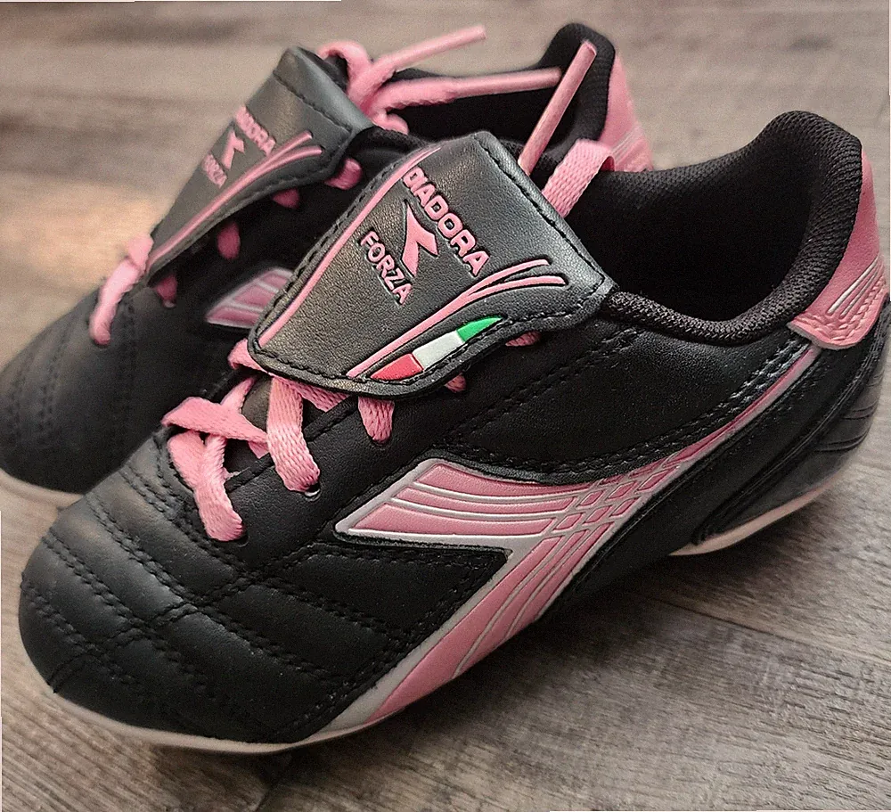 Diadora Soccer Cleats Girls Black Pink Size 10 Youth Forza Shoes NEW 716980 8375
