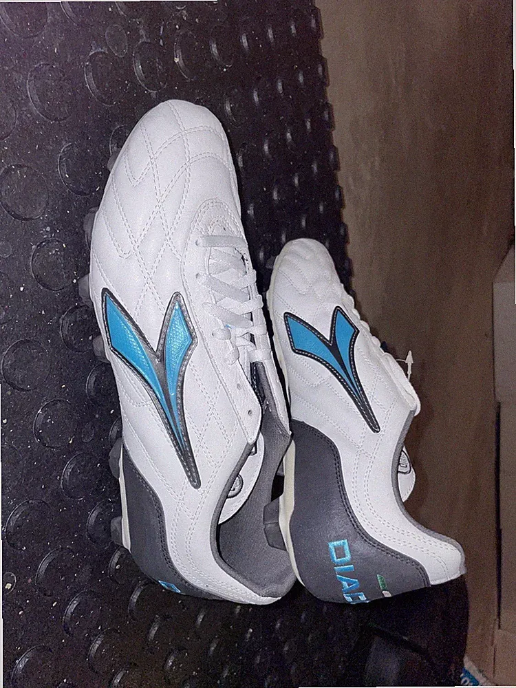 Diadora Women’s Carioca RTX Water Resistant Soccer Cleats US Size 8.5