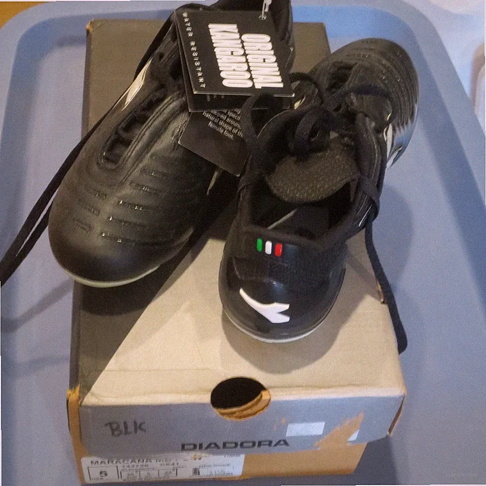 DIADORA WOMENS KANGAROO LEATHER SOCCER CLEATS SIZE 5 EUR 35.5 NEW