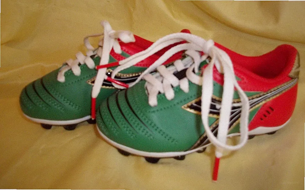 Diadora Youth Soccer Cleats SIZE US K9.5 NEW bright green/Red sports