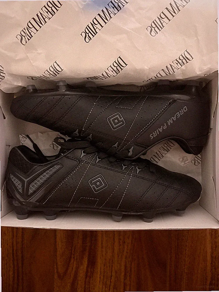 Dream Pairs Black Soccer Cleats, Size 7 U.S Boys, Brand New with Box