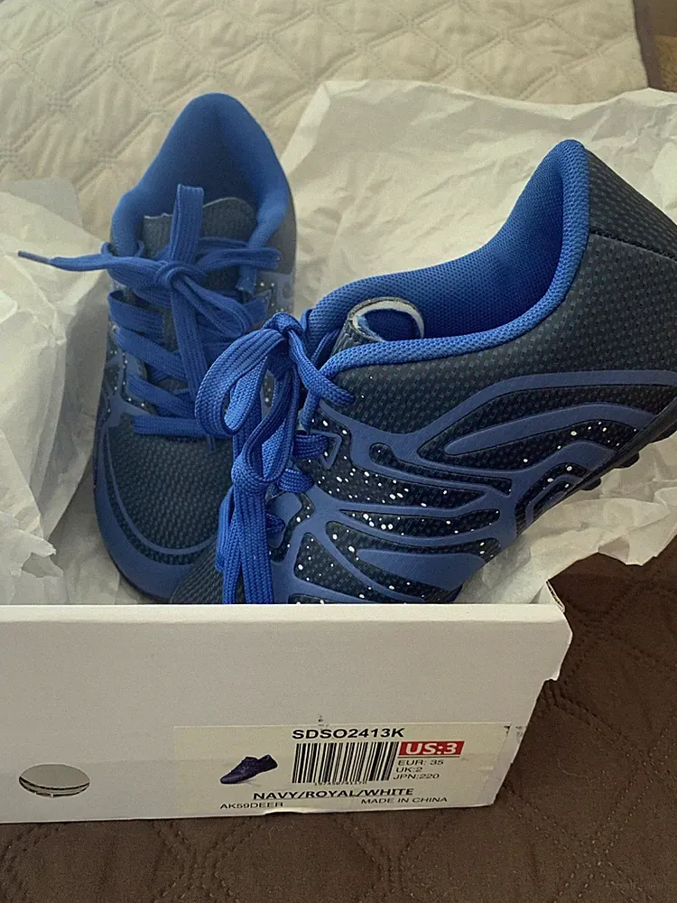 Dream Pairs Boys Indoor Turf Soccer Shoes, Size 3 Lace-Up with Cleats.