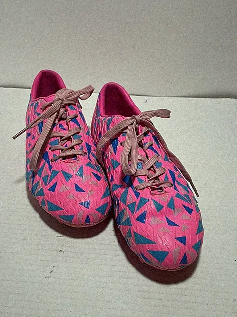 Dream Pairs Hot Pink Soccer Cleats Size 5 VGC!