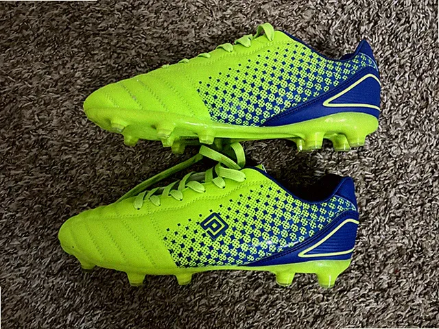 Dream Pairs Neon Green and Blue Boys Soccer Cleats Size 8.5