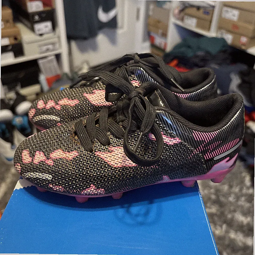 Dream Pairs Soccer Cleats Girls Size 13c Black/Pink