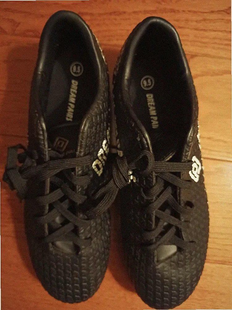 Dream Pairs Soccer Cleats Men size 9.5, Used With Box