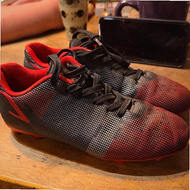 Dream Pairs Soccer Cleats US Size 4 Black Red Youth SDS024 AKXK4DEU