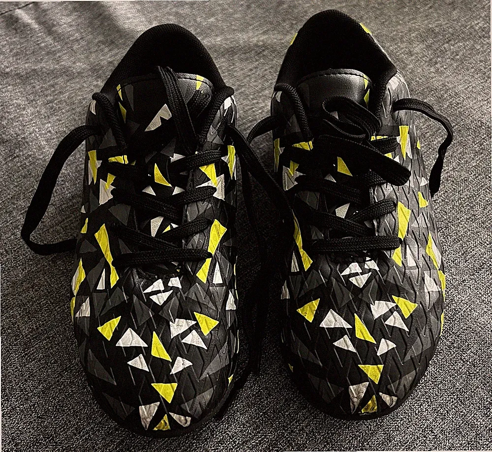 Dream Pairs Soccer Cleats ~ Youth 5 Indoor turf shoes ~ Lightly Used