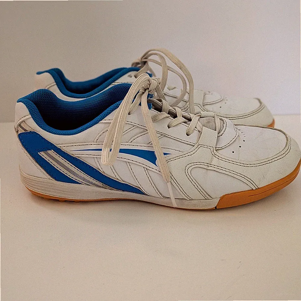 Dream Pairs Youth Size 3 Turf Soccer Shoes White Blue Gum Sole Cleats