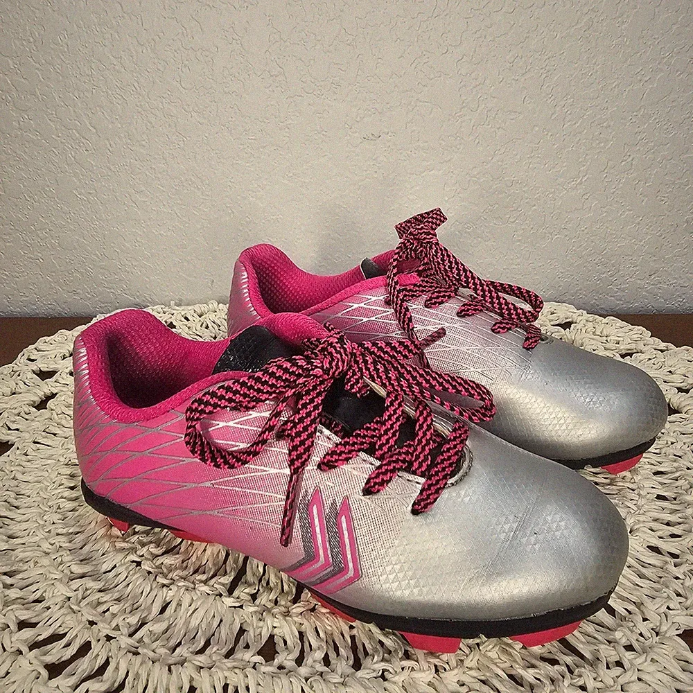DSG Girls Soccer Cleats Size 9k Perfect Condition!