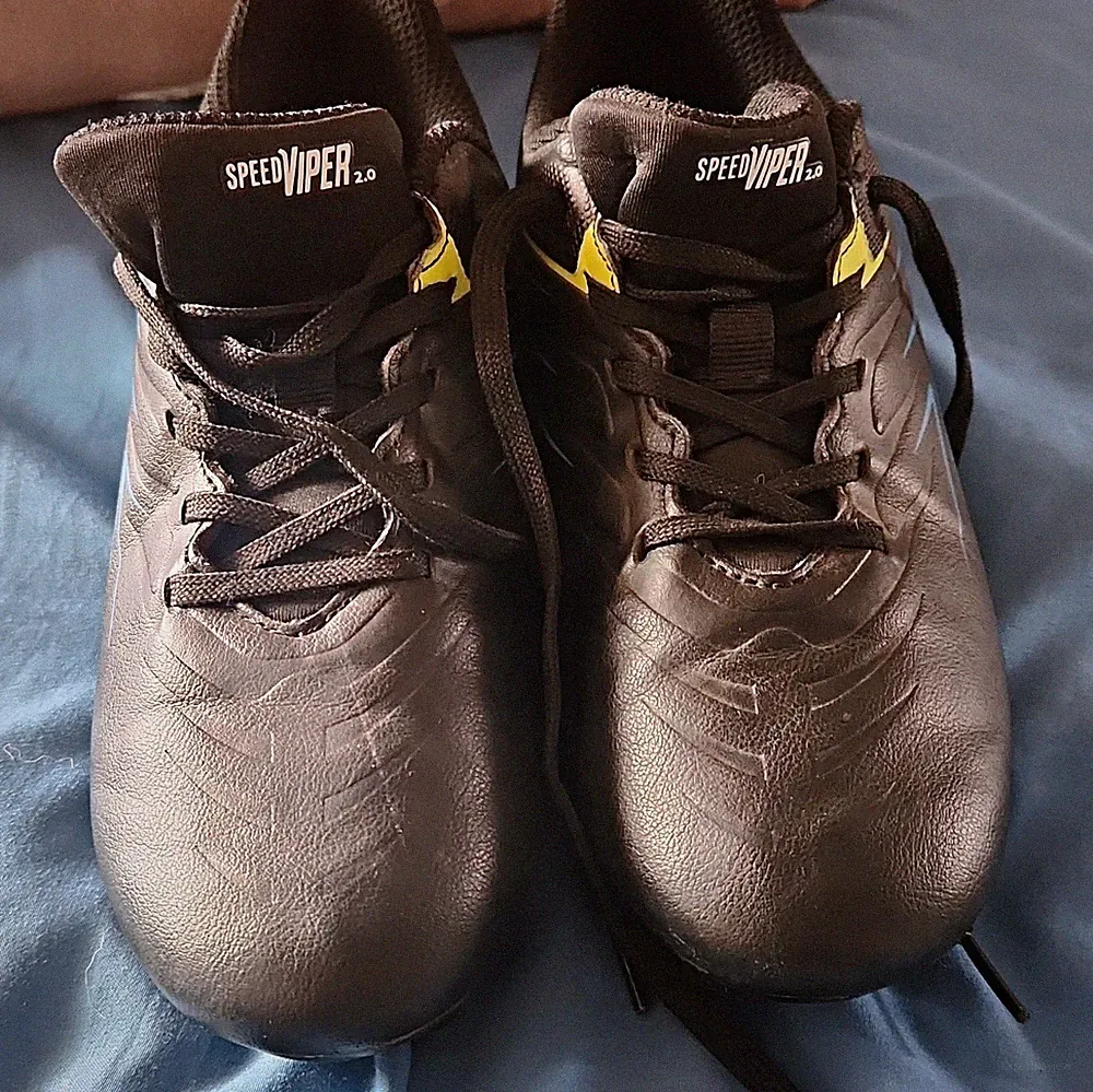 DSG Speed Viper 2.0 Soccer Cleats Black Blue Yellow Boy Size US 1.5