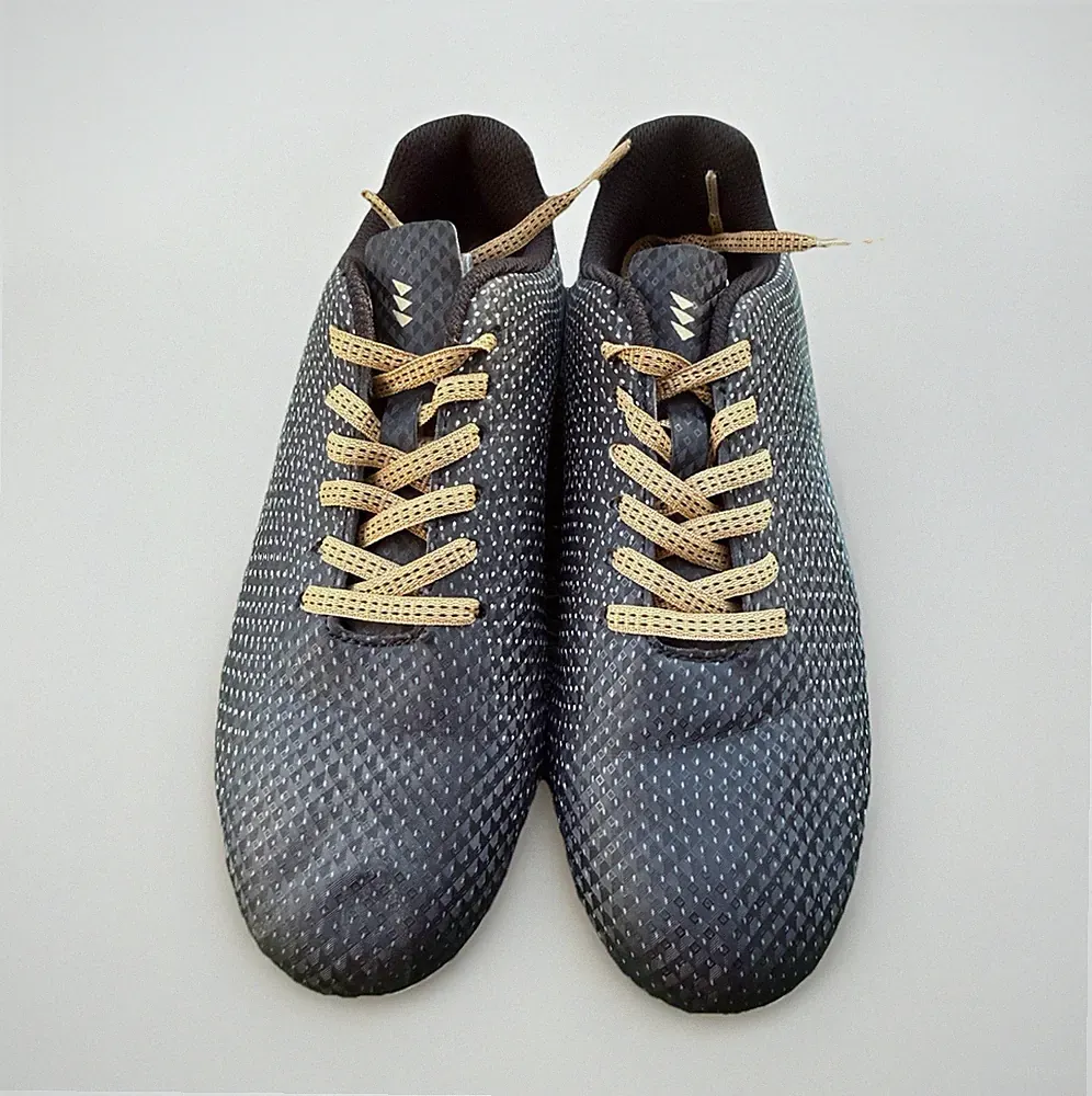 DSG Speed Viper 4Y Black/Gold Speckled Lace-Up Soccer Cleats Low Top EUC
