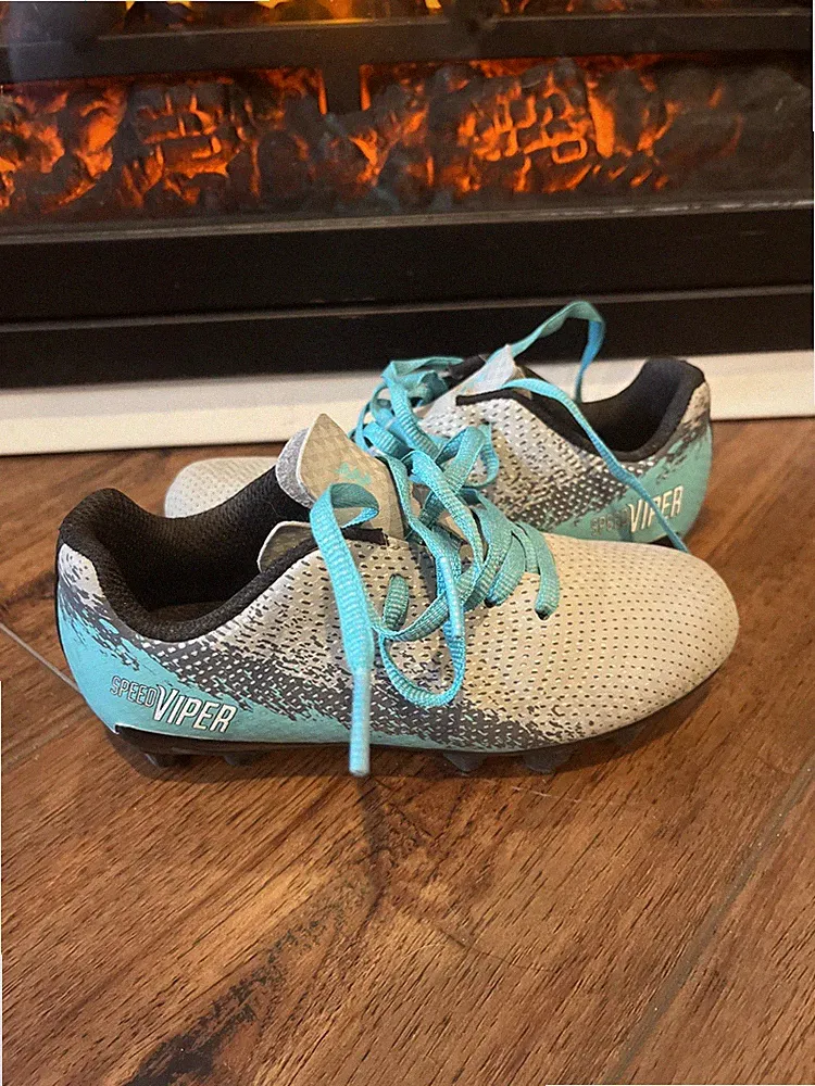 DSG Speed Viper Futbol Soccer Cleats Kids Youth Size 11 Soccer Grey & Teal