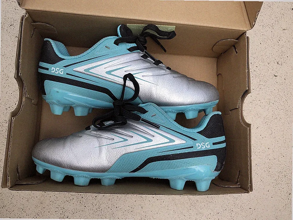 DSG Speed Viper soccer cleats Kids size 12k Silver Blue