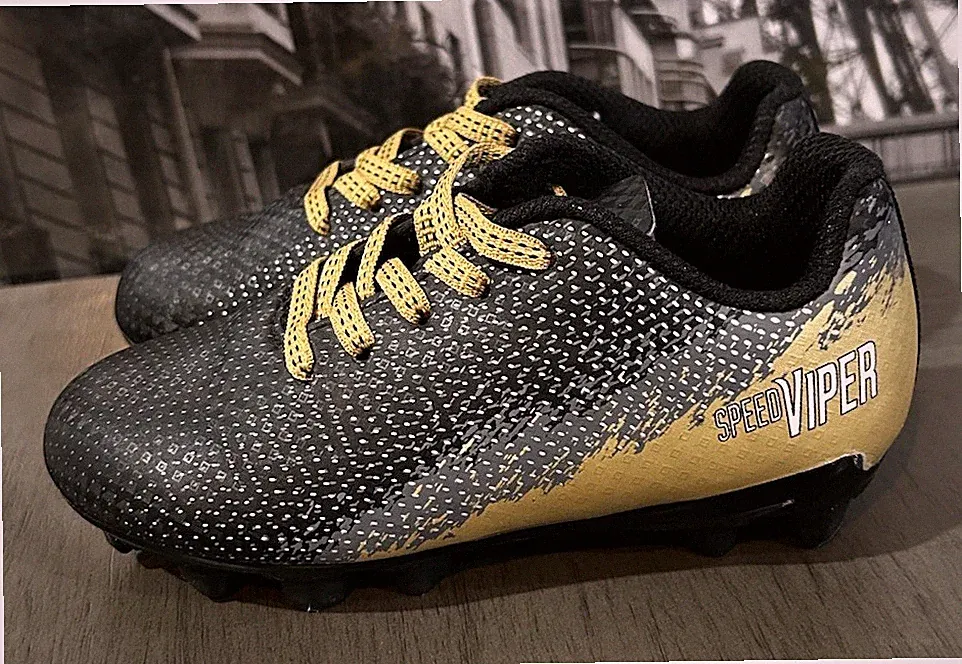 DSG Speed Viper Soccer Cleats Kids Size 9K Black Gold DSGYP21-BLK