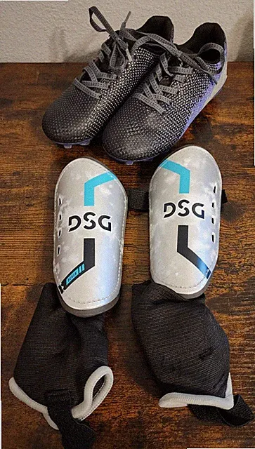 DSG Speed Viper Soccer Cleats Purple Girl Size 12K~ DSG Shin Guards M