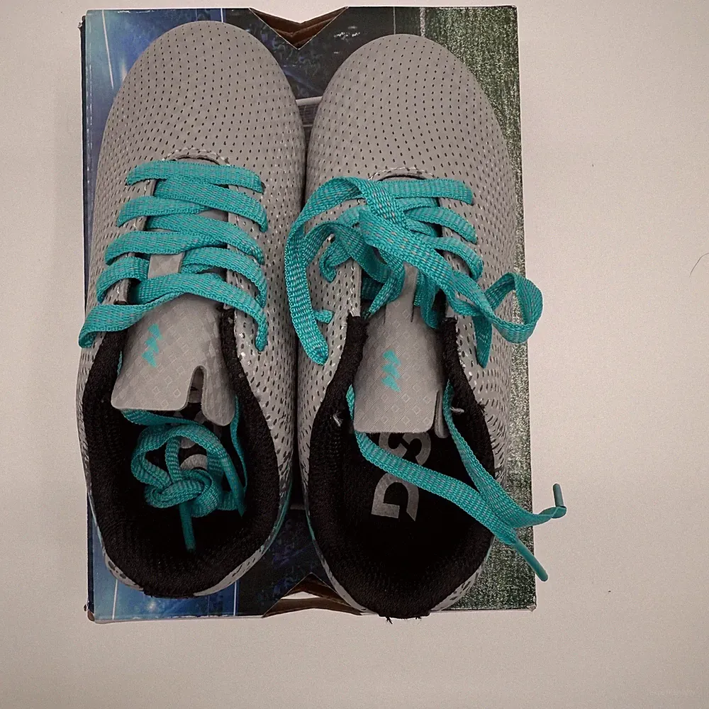 DSG Speed Viper Soccer Cleats Youth Size 8K Grey Teal Turf Athletic Shoes