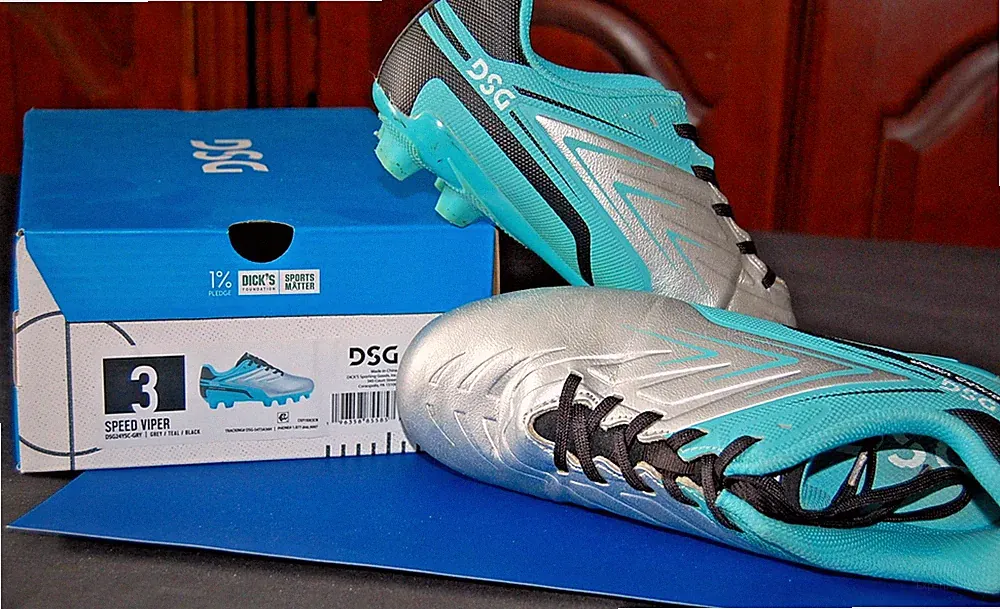 DSG Teal & Silver Speed Viper Girls Soccer Cleats Size 3 Pre-Owned in Box -Clean