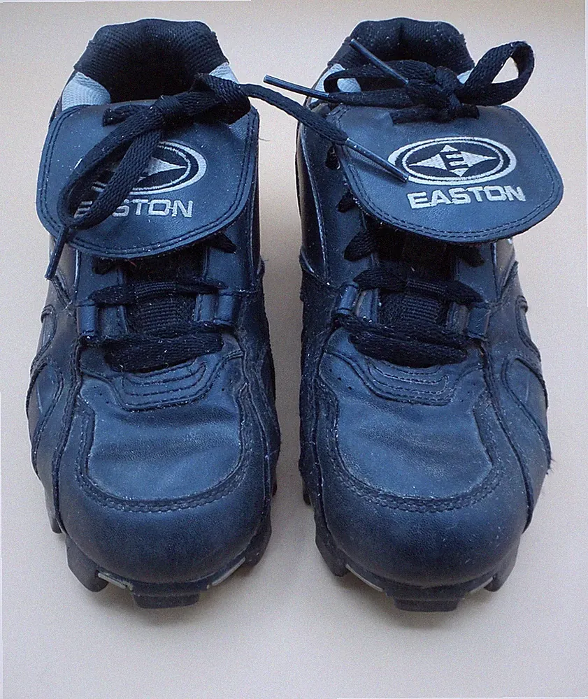 EASTON Boys Girls 7.5 SMOKE Baseball softball Soccer Cleats Shoes Black/Silver