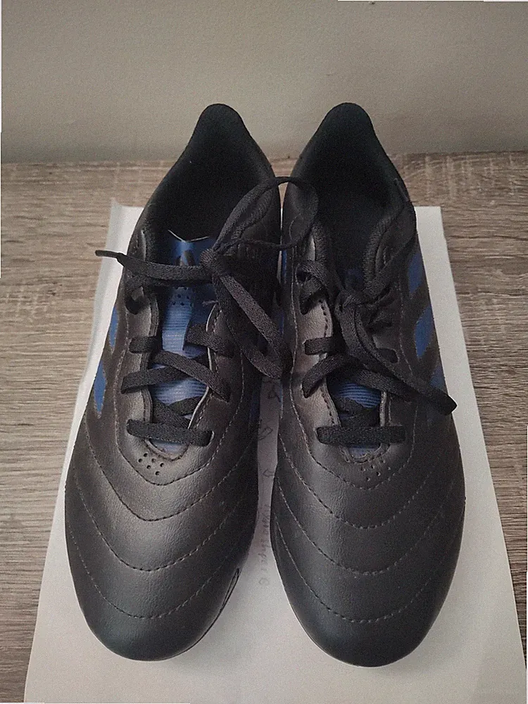 Excellent Condition Black and Blue Kids' Soccer Cleats - Size 6