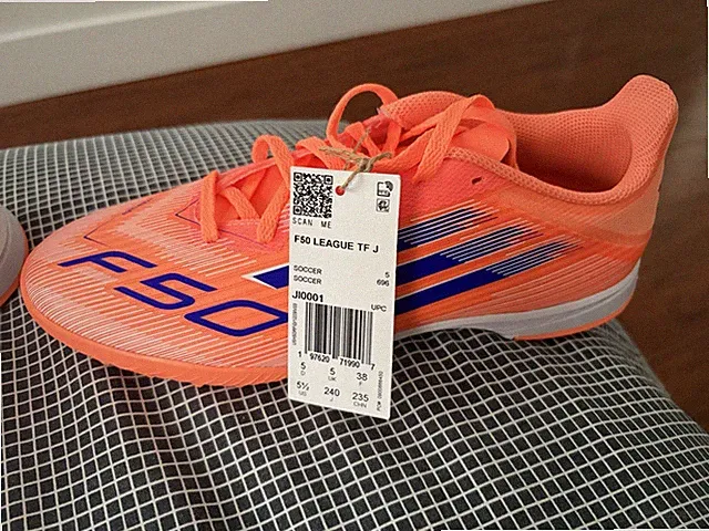 F50 Largue soccer turf Boys Size 5.5 Orange