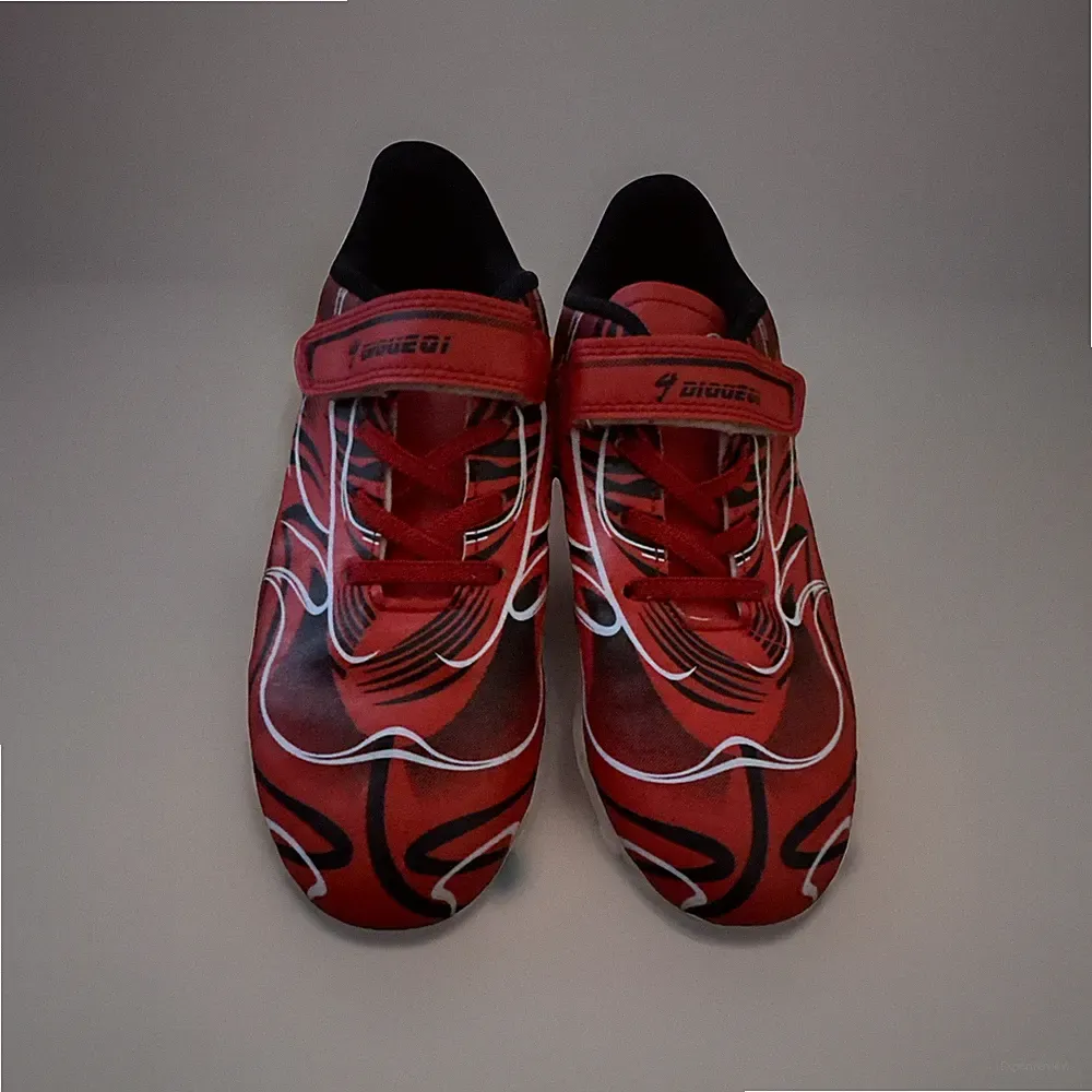 Football / Soccer Cleats Youth Boys Black/Red Size Us 7 Euro Size 37 New