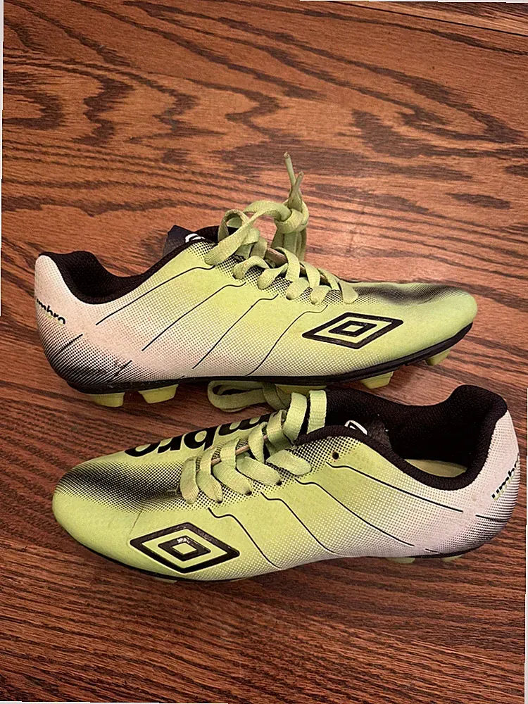 Girls / Boys Lotto Solista VIII Soccer Cleats White Lime US Size 4 MESSI Kids