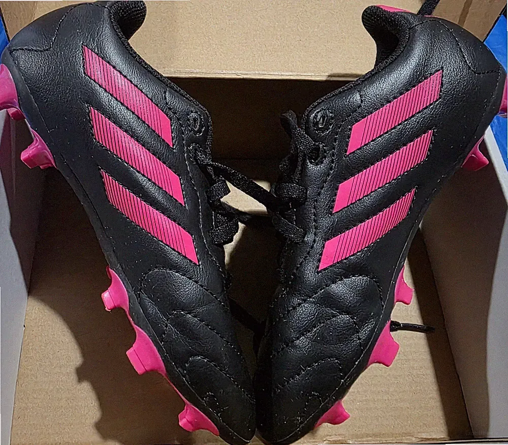 Girls Hot Pink/Black Adidas Soccer Cleats- Pre-owned- Good Condition